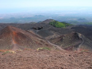 Sycylia.Wygasłe stożki kraterów Etny