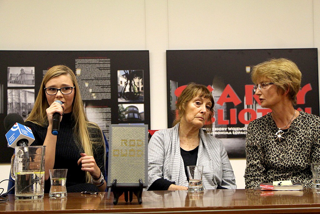 Od lewej: Natalia Moskal, Hazel Karr - wnuczka Estery Singer Kreitman, prof. Monika Adamczyk-Garbowska fot. Dorota Julianna Mościbrodzka