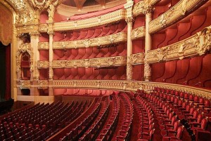 800px-Balcon_et_loges_de_côté_de_l'opéra_Garnier