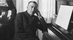 Karol Szymanowski przy pianinie w swojej pracowni